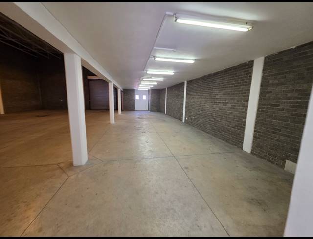 550M² WAREHOUSE TO LET IN STORMILL